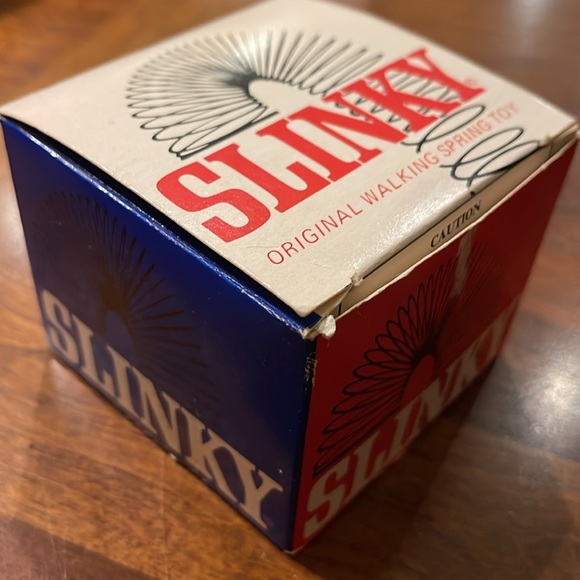 VINTAGE JAMES INDUSTRIES, INC SILVER SLINKY TOY WITH ORIGINAL BOX - CLASSIC! - Picture 11 of 12